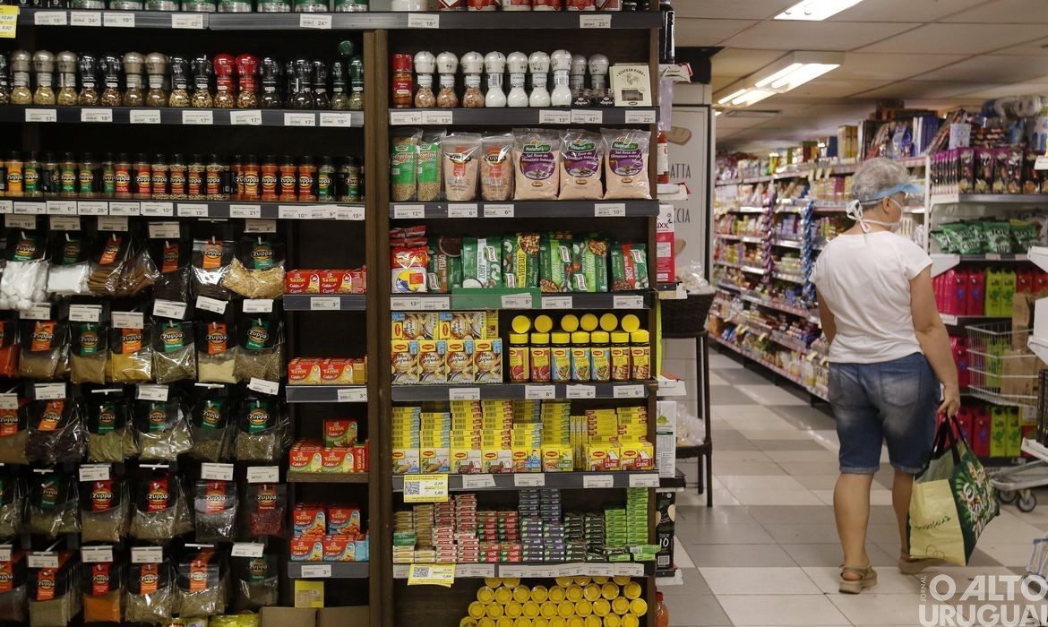 Empresas têm novas regras para indicar redução no volume dos produtos