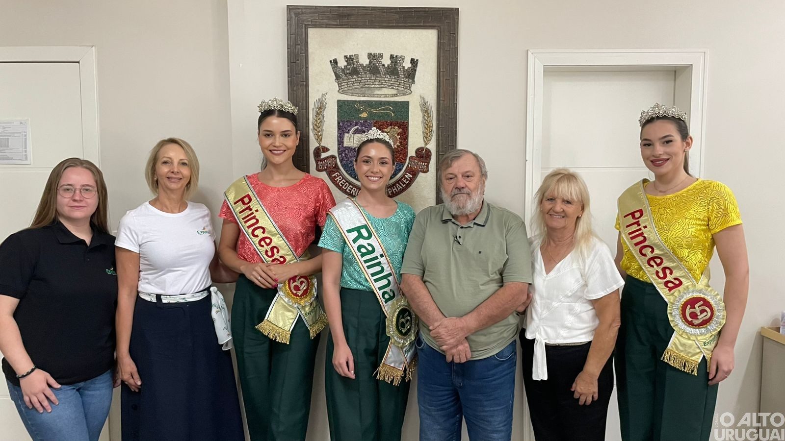 Prefeito Orlando Girardi recebe as soberanas da Expofred 2025