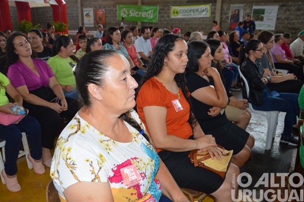 Centenas de mulheres participam de encontro em Jaboticaba