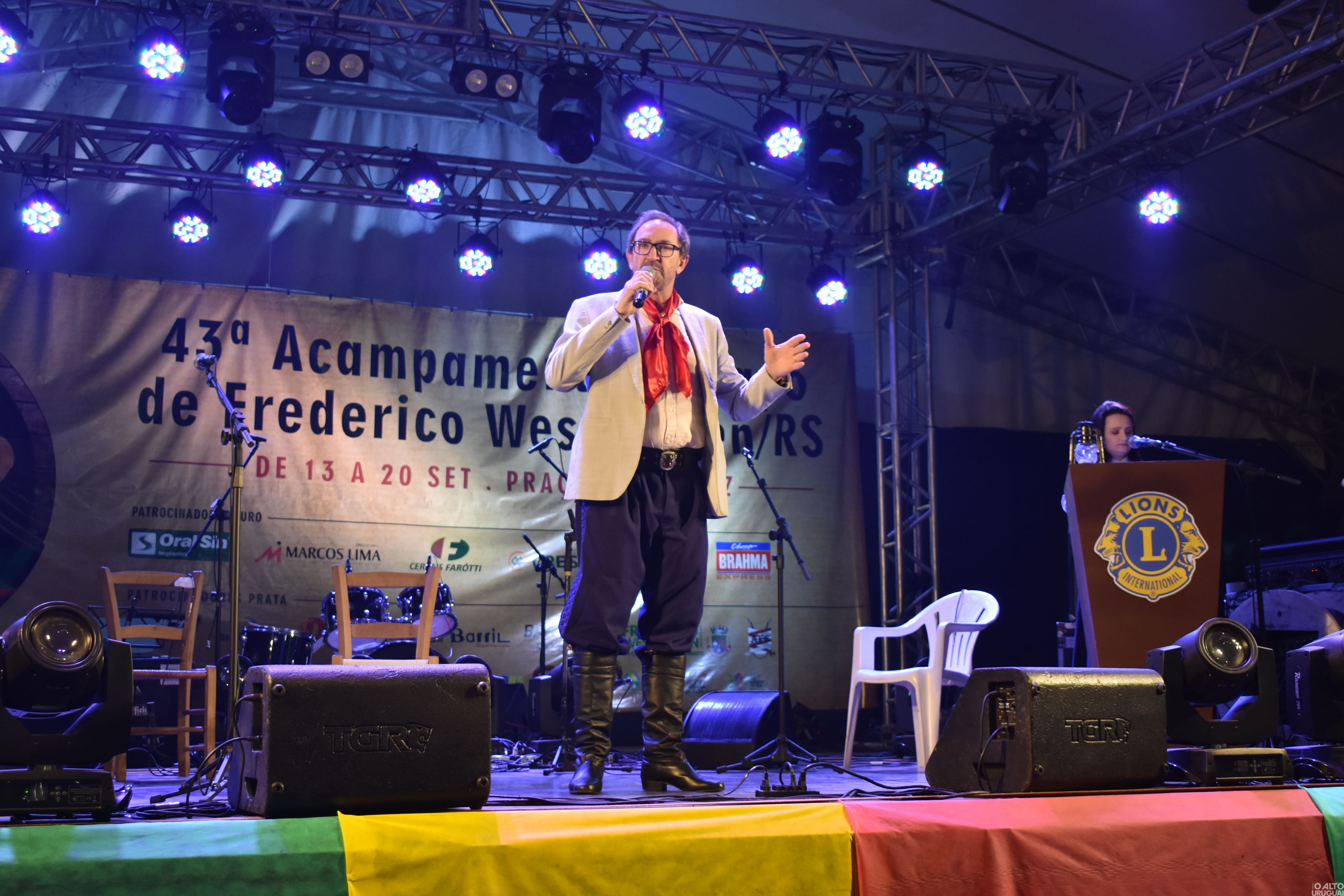 Primeira noite do Canto do Barril reúne grande público