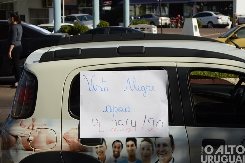 Profissionais de enfermagem promovem carreata