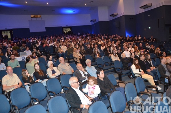 Emoção e reencontros marcam os 30 anos do Coral da URI/FW