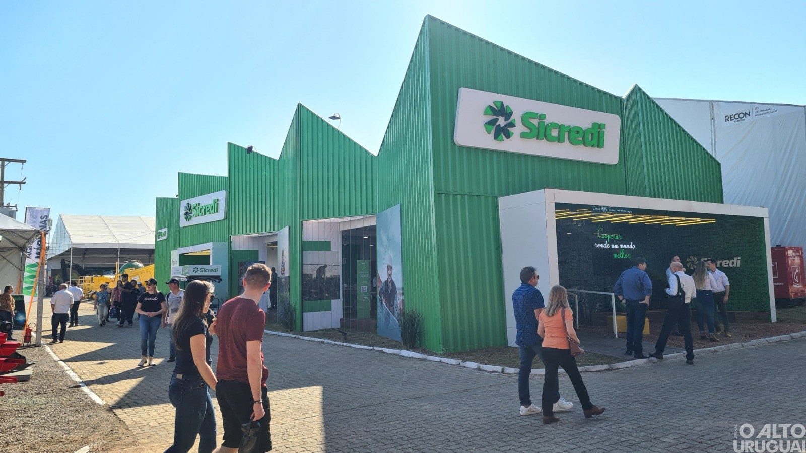 Sicredi fortalece parceria com o desenvolvimento do RS na Expointer 2023
