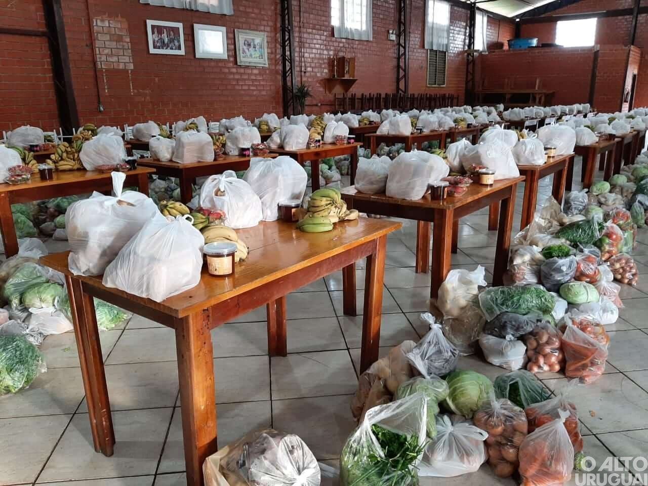 Pinheirinho do Vale: 80 cestas de alimentos do PAA são distribuídas