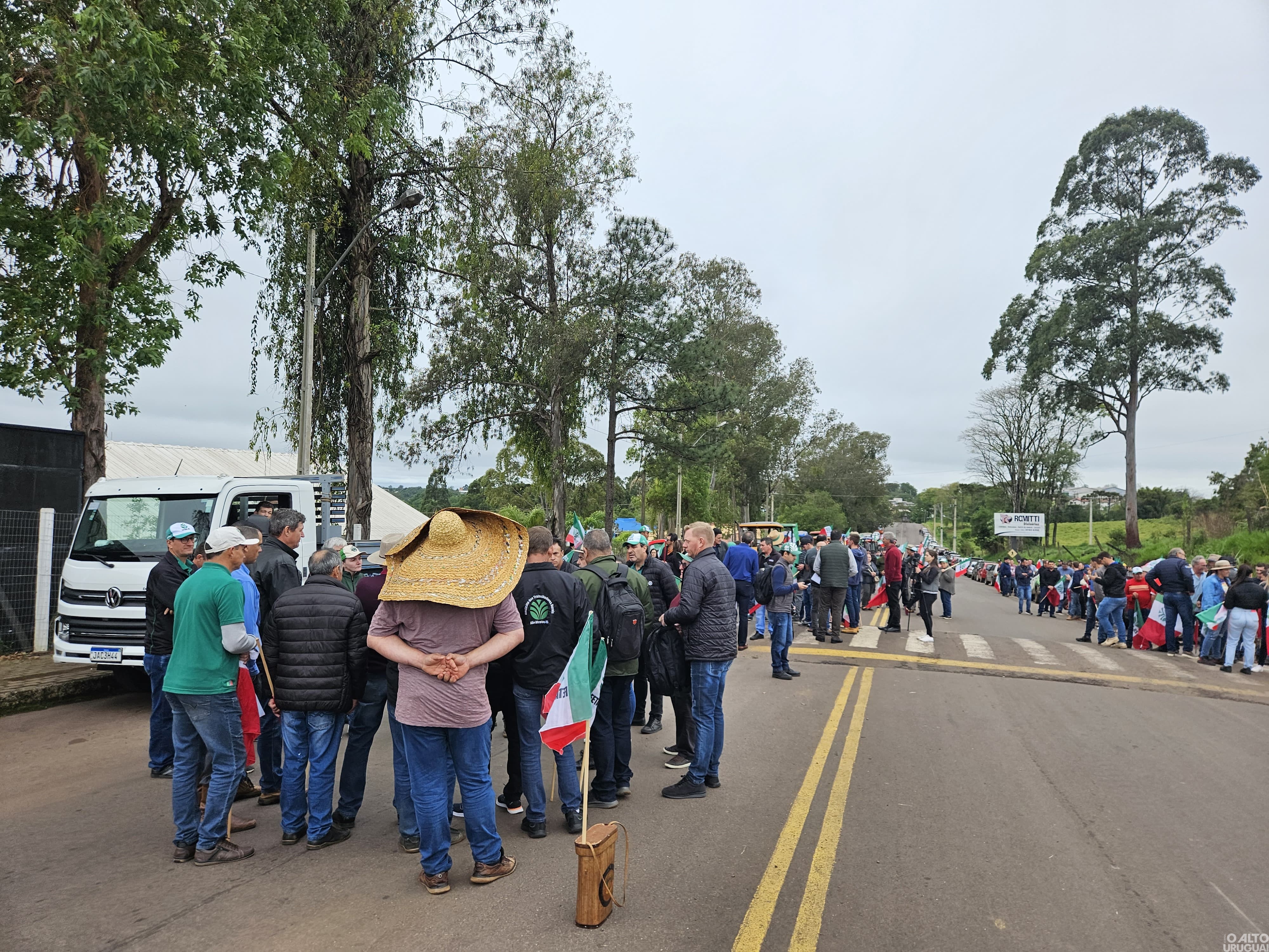 Produtores de leite devem fechar BR-386 em FW