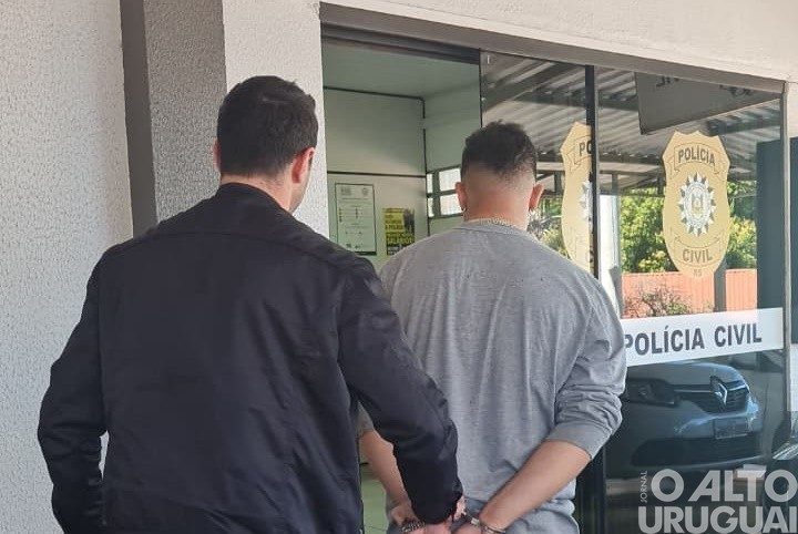 Duas pessoas são presas por envolvimento com o tráfico de drogas na região