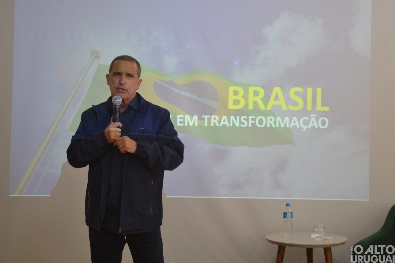 Onyx Lorenzoni recebe demandas da região
