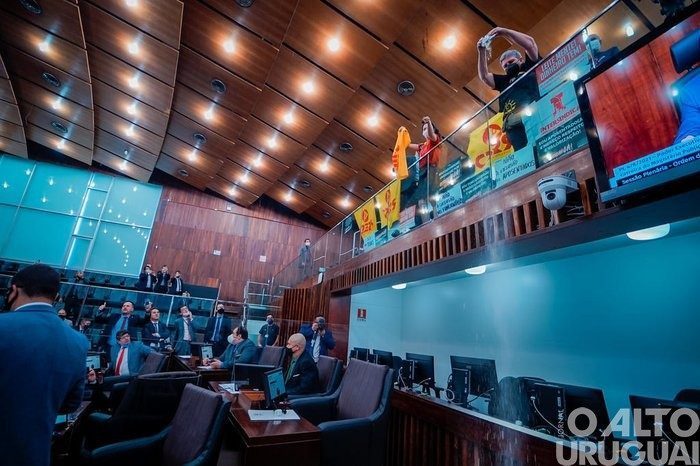 Deputados aprovam reajuste para professores