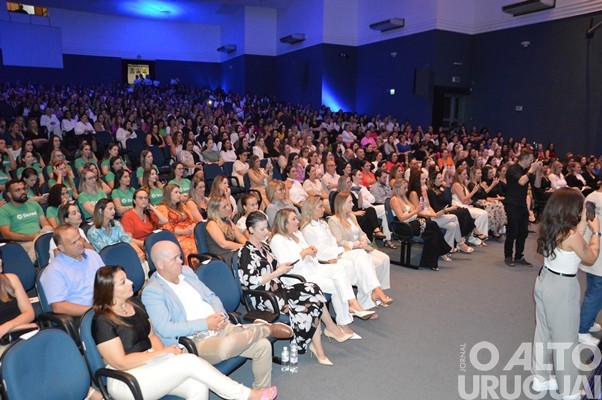 Mais de 800 pessoas participam de palestra com Leila Ama em FW