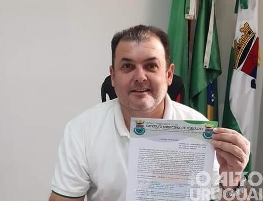Executivo de Planalto assina contrato de nova motoniveladora