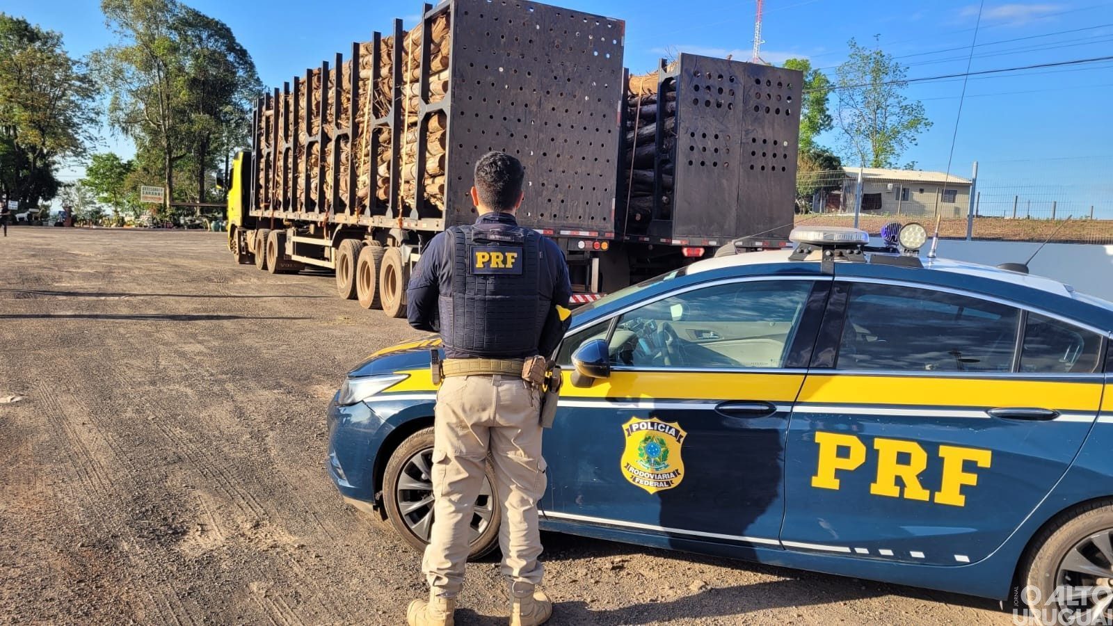 PRF flagra carretas transitando com mais de 30 toneladas de excesso de peso