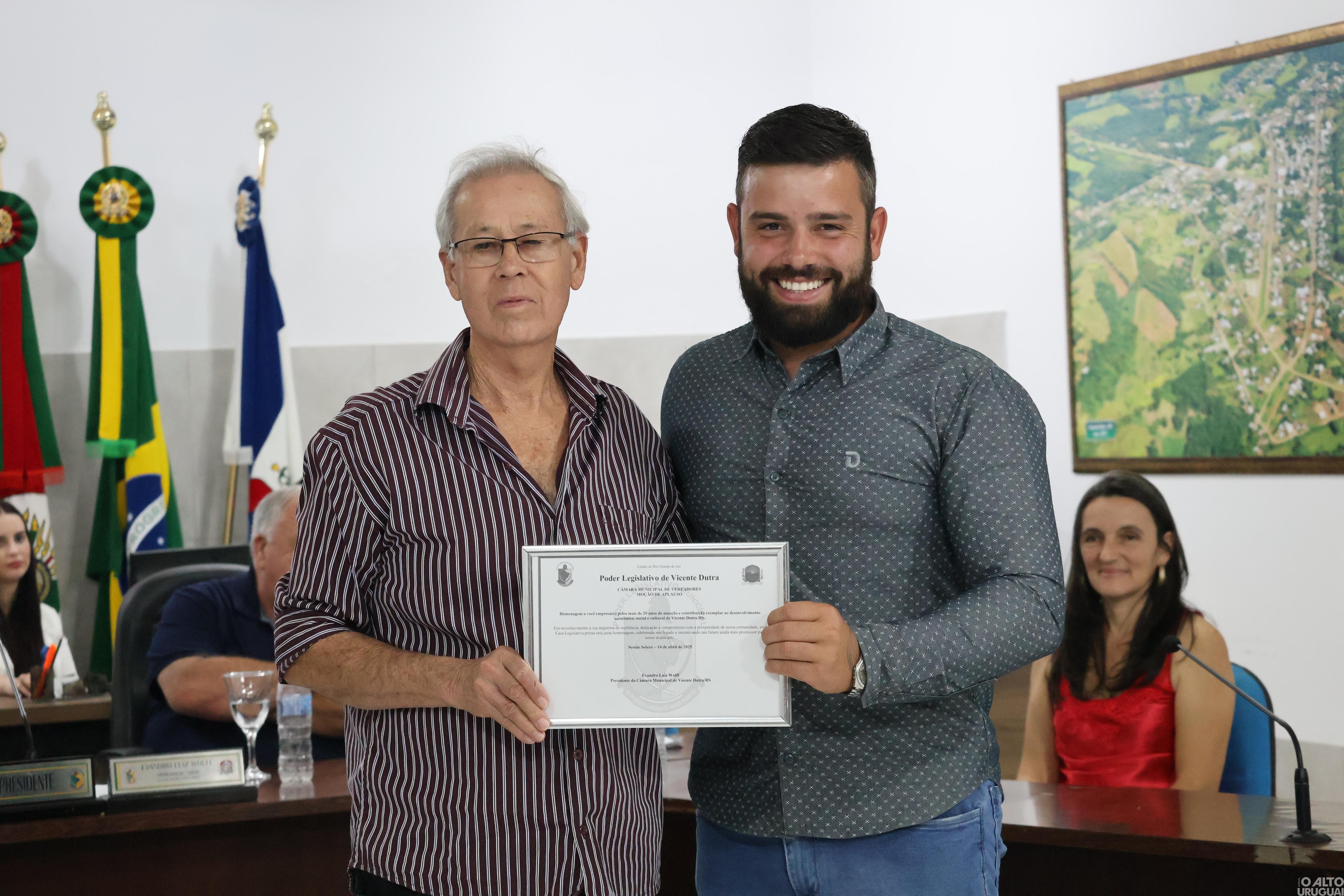 Empresários são homenageados pela Câmara de Vicente Dutra