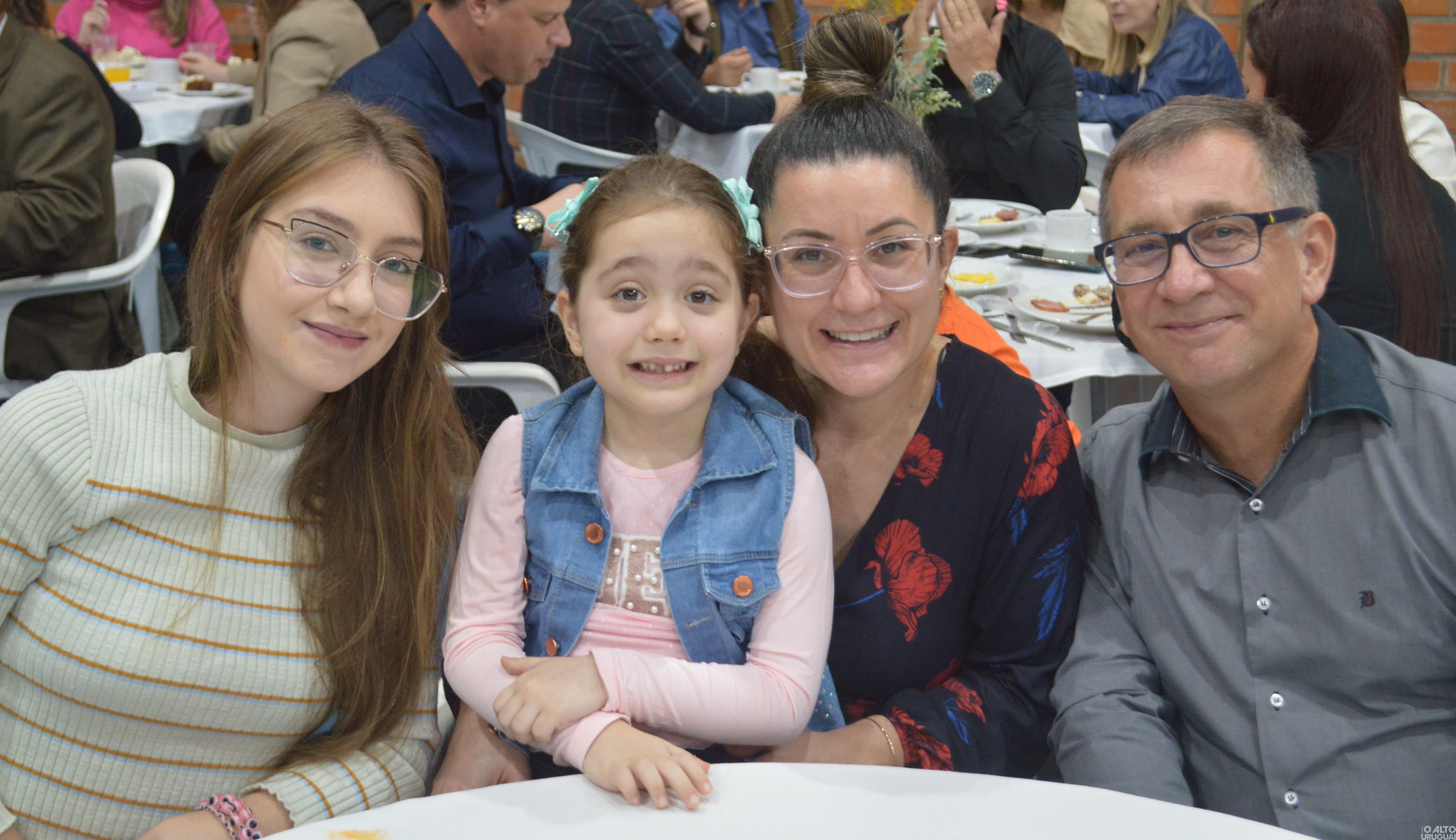 Mais de 300 pessoas participam do 17º Café Colonial do Rotary Barril
