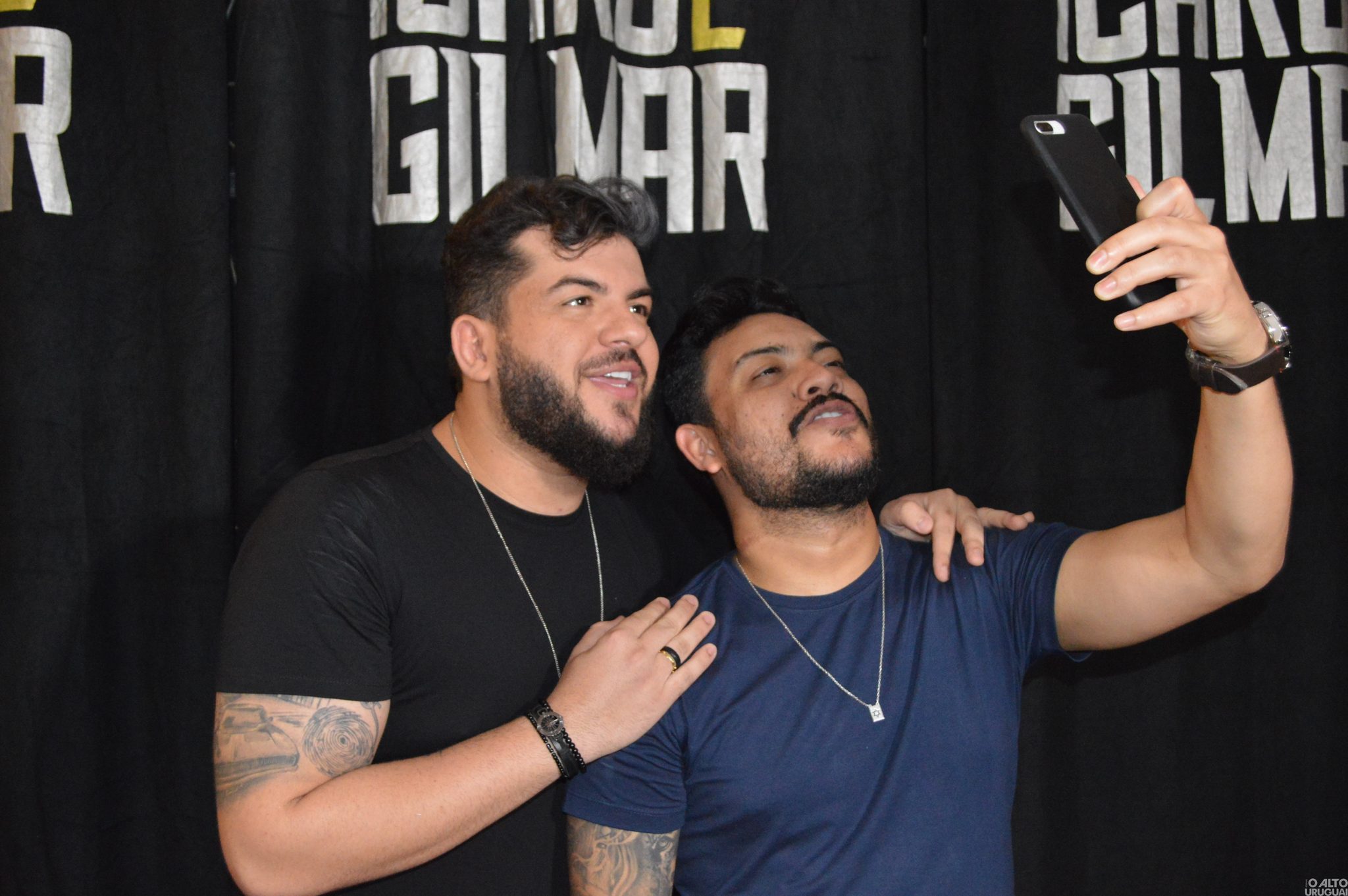 Público prestigia show de Ícaro e Gilmar em FW