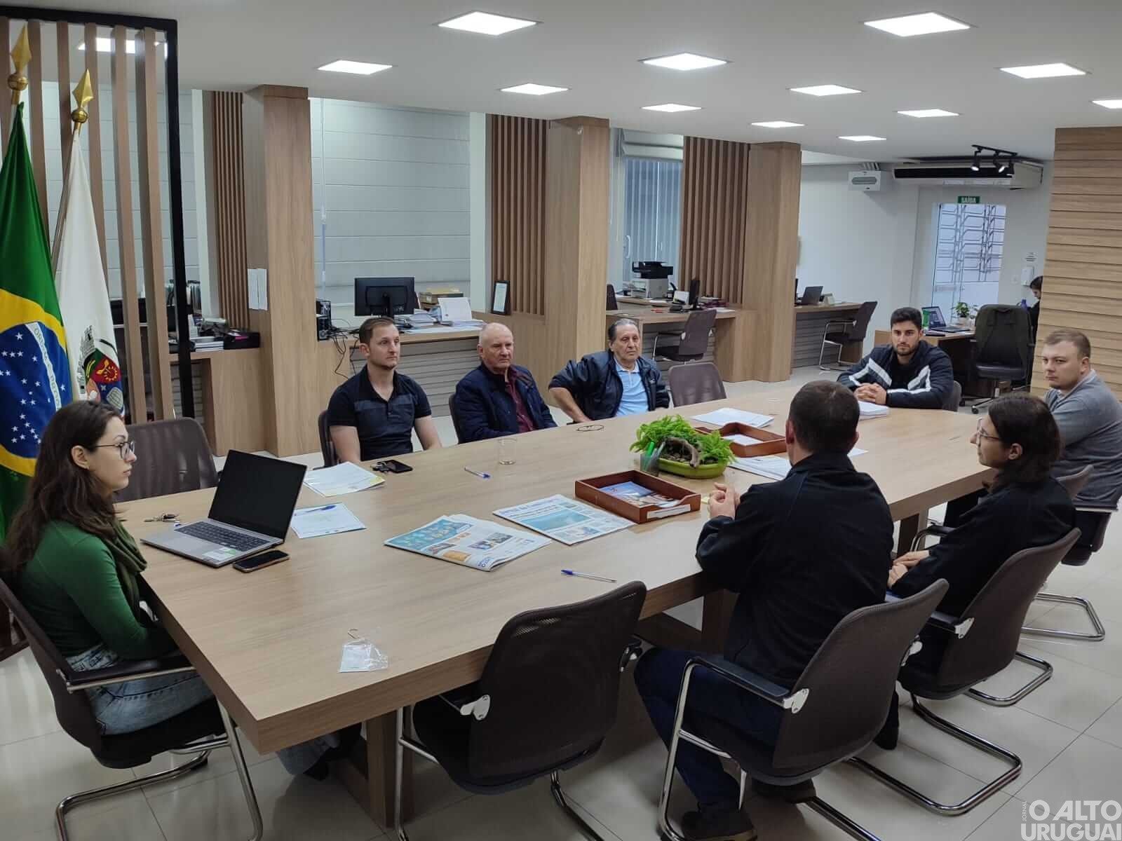 Representantes do Sindicato dos Trabalhadores Rurais de FW participam de reunião com o Legislativo