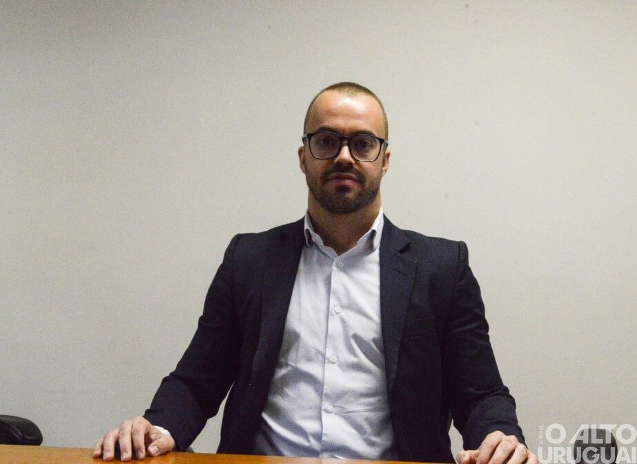 Entenda como funciona a entrega voluntária à adoção e aborto legal