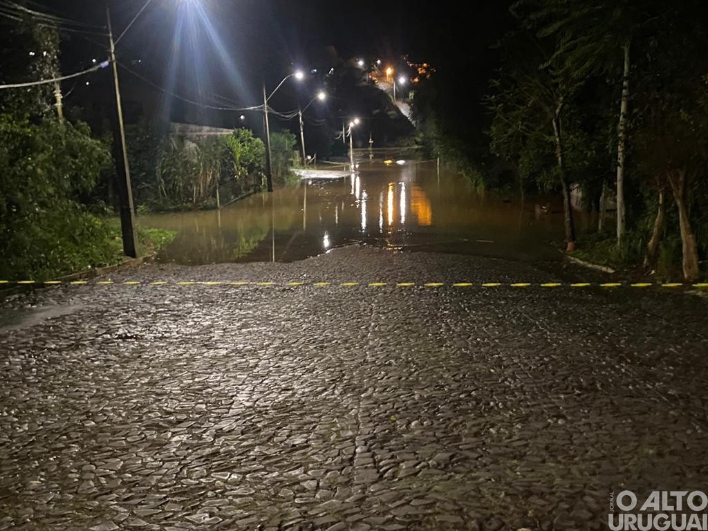 Região apresenta fortes chuvas durante a madrugada