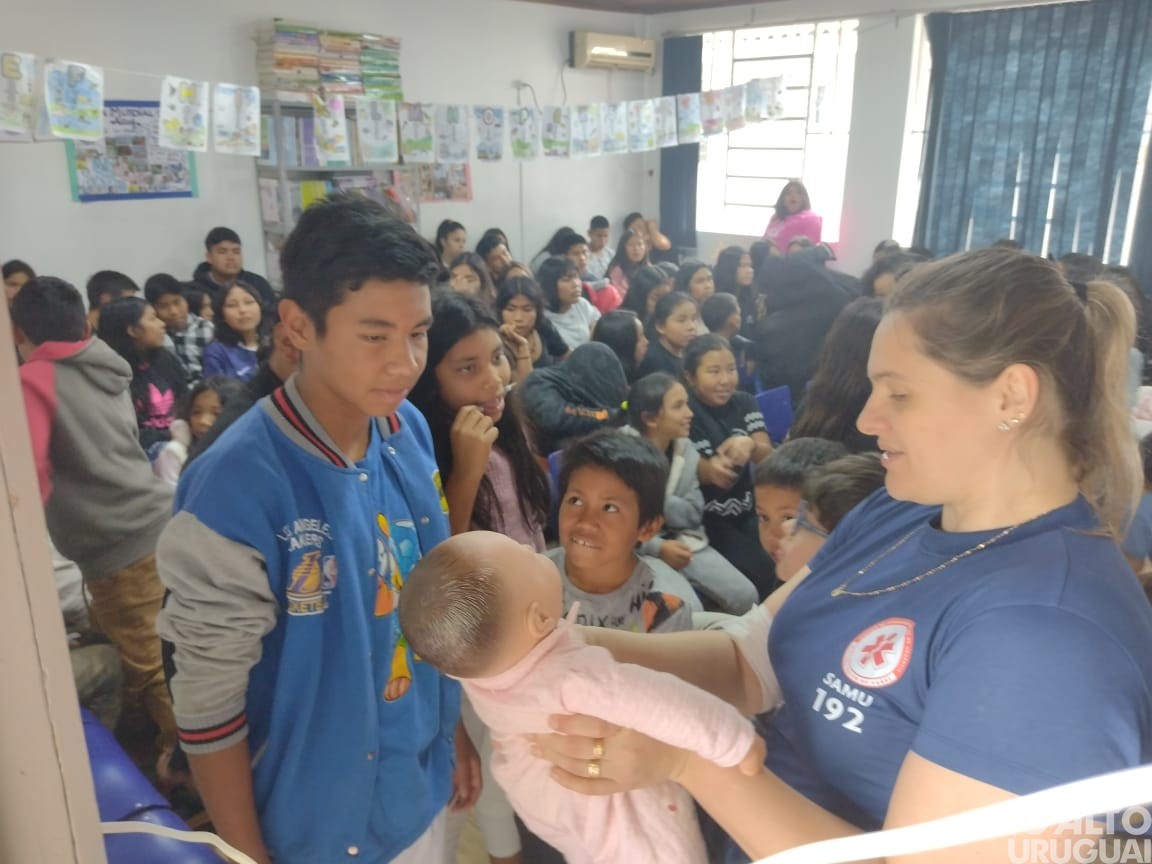 Samu palestra para alunos da Escola Indígena Nãn Ga de Iraí