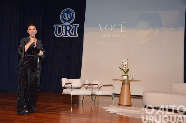 Mais de 800 pessoas participam de palestra com Leila Ama em FW