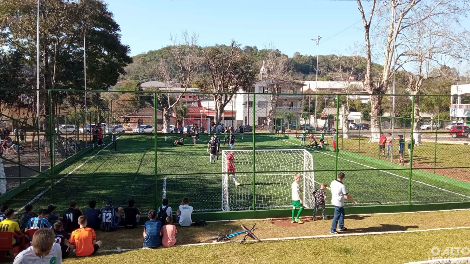 Erval Seco: Praça do Imigrante conta com nova quadra esportiva