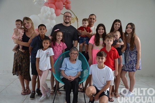 Cinco gerações celebram os 104 anos de Luzia Adams em Rodeio Bonito