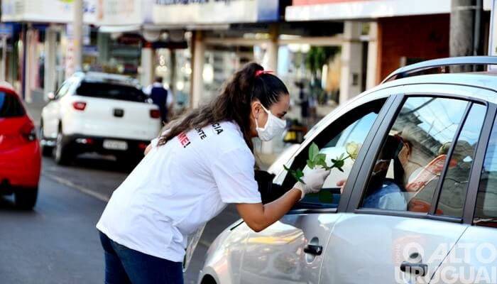 Familiares de Eronita da Silva realizam manifestação pacífica no centro de FW