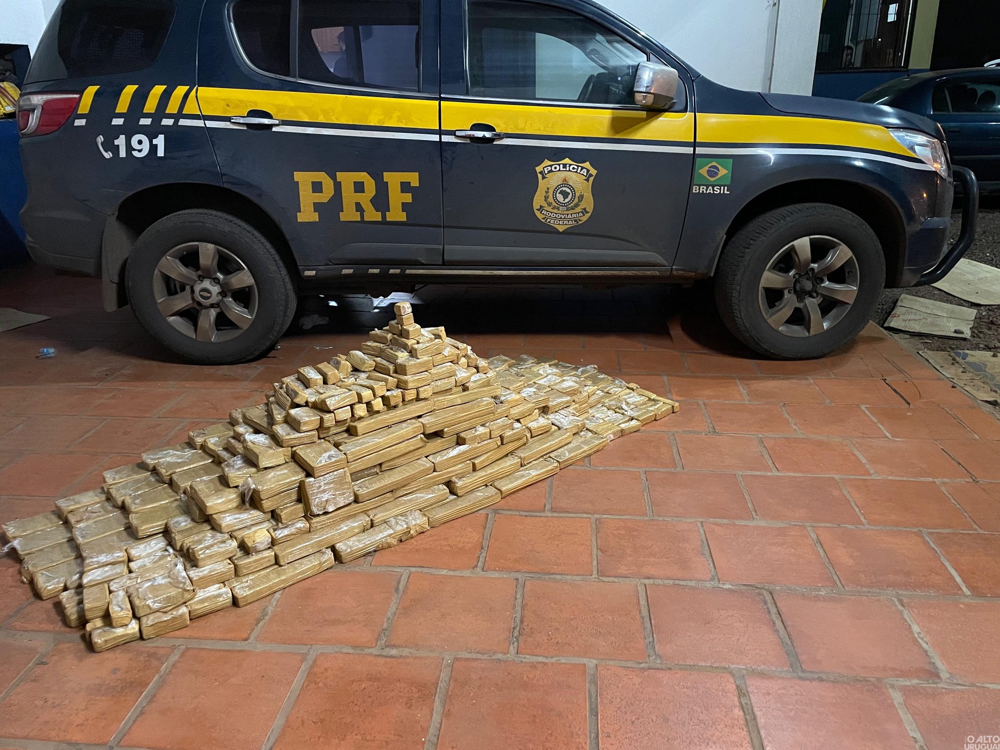 PRF prende argentino transportando mais de 230 kg de maconha