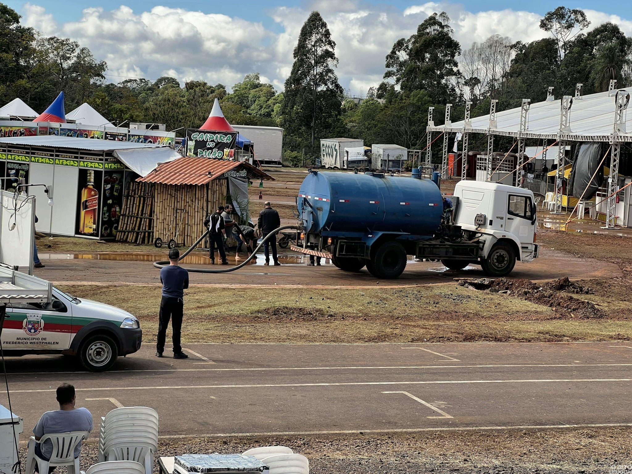 Ambientes externos da Expofred recebem drenagem