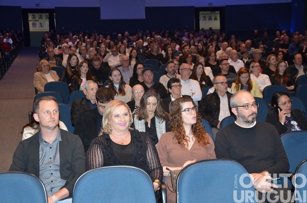 Emoção e reencontros marcam os 30 anos do Coral da URI/FW