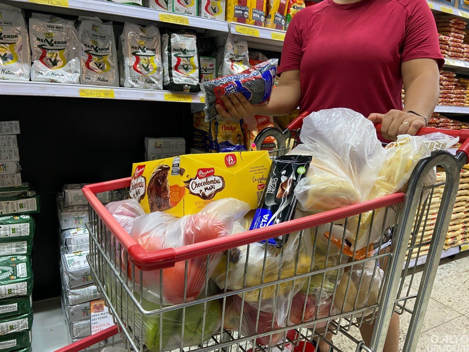 Cesta básica apresenta aumento e fecha fevereiro em R$ 638,03