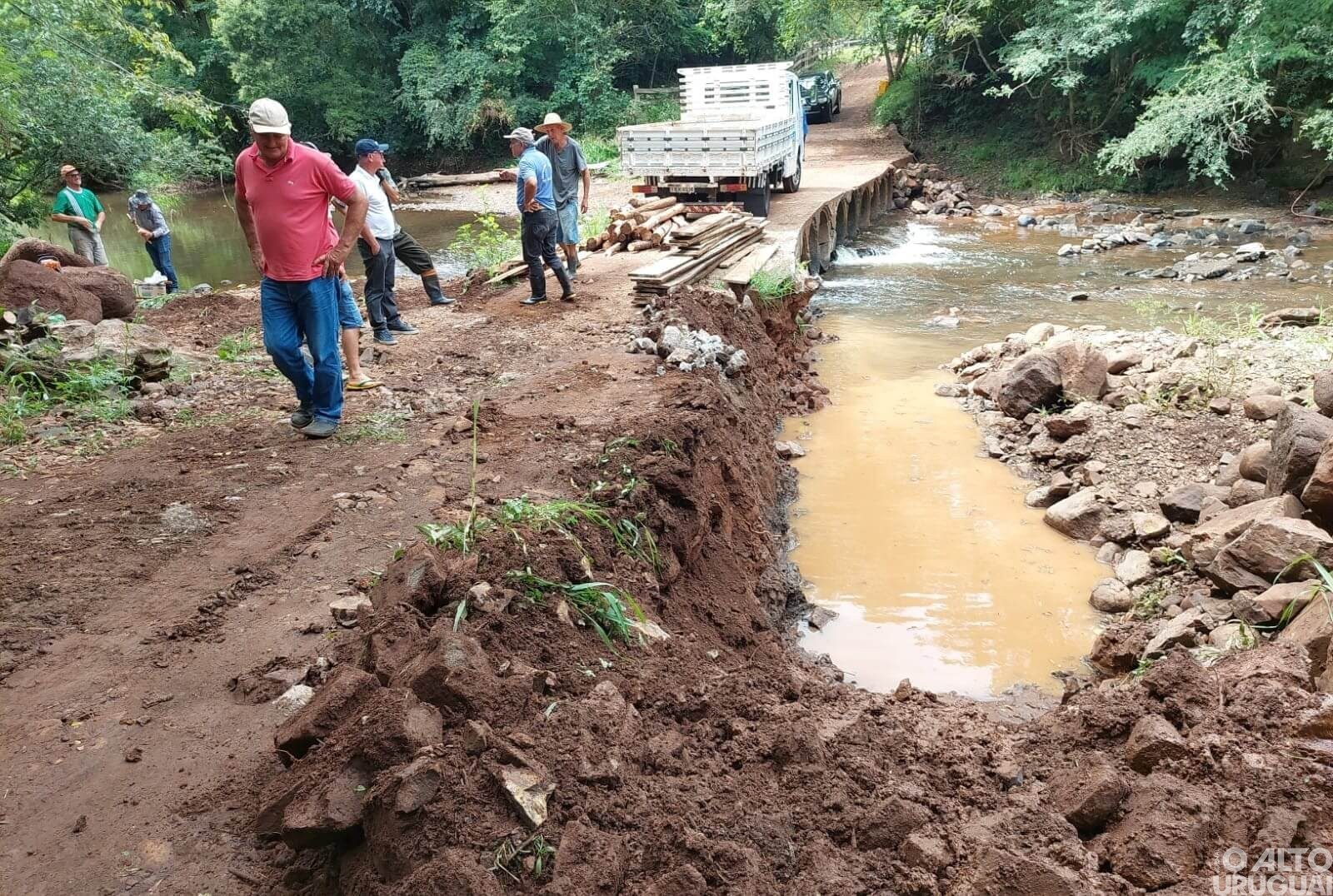 Comunidades de Planalto recebem melhorias em pontilhões