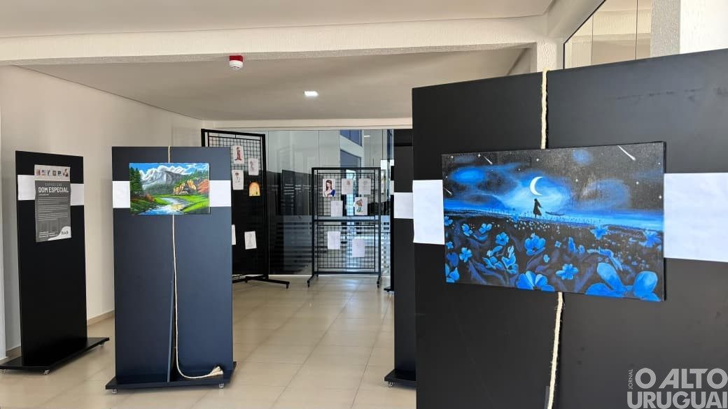 Exposição apresenta trabalhos de estudantes em Rodeio Bonito