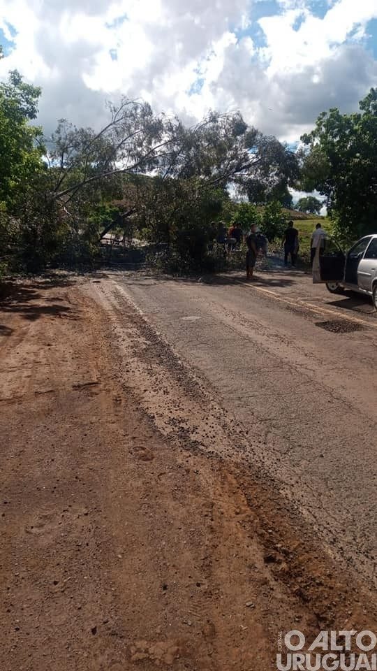 Indígenas entram em confronto e bloqueiam rodovia que liga Planalto a Nonoai