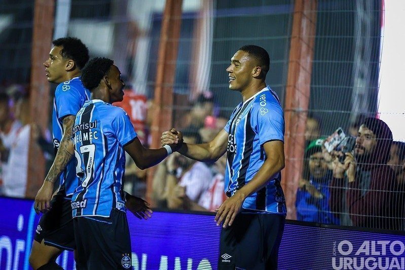 Grêmio vence o Guarany no último jogo de testes para Luís Castro