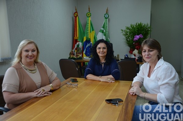 Encontro reúne três prefeitas em exercício da região
