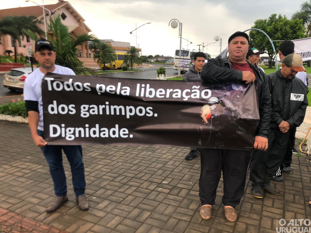 Garimpeiros realizam manifestação e cobram vistoria do Exército