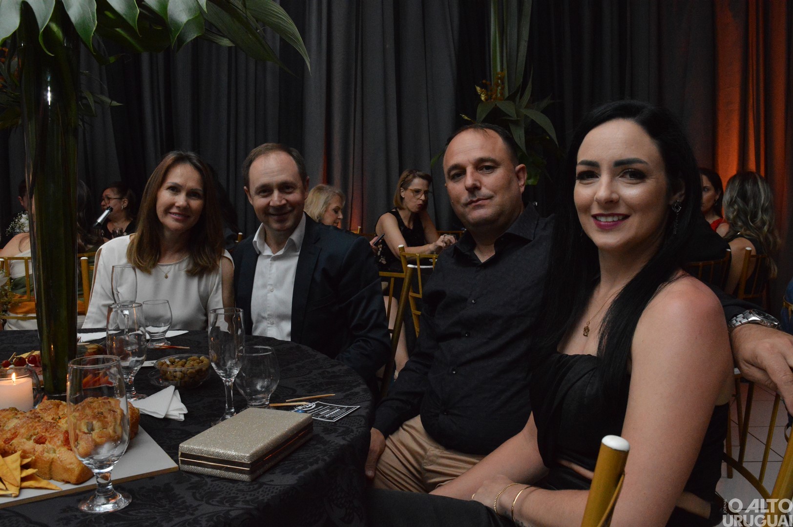 Baile Golden Night homenageia parceiros da Polícia Civil