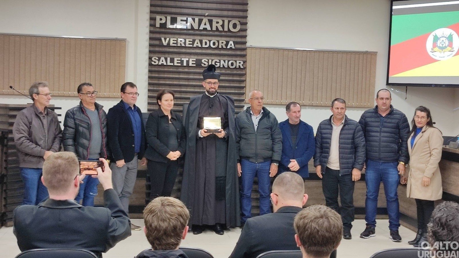 Poder Legislativo de Pinhal concede homenagem ao padre Lucas Folego