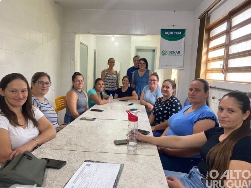 Capacitação é ofertada para serventes e merendeiras de Novo Tiradentes