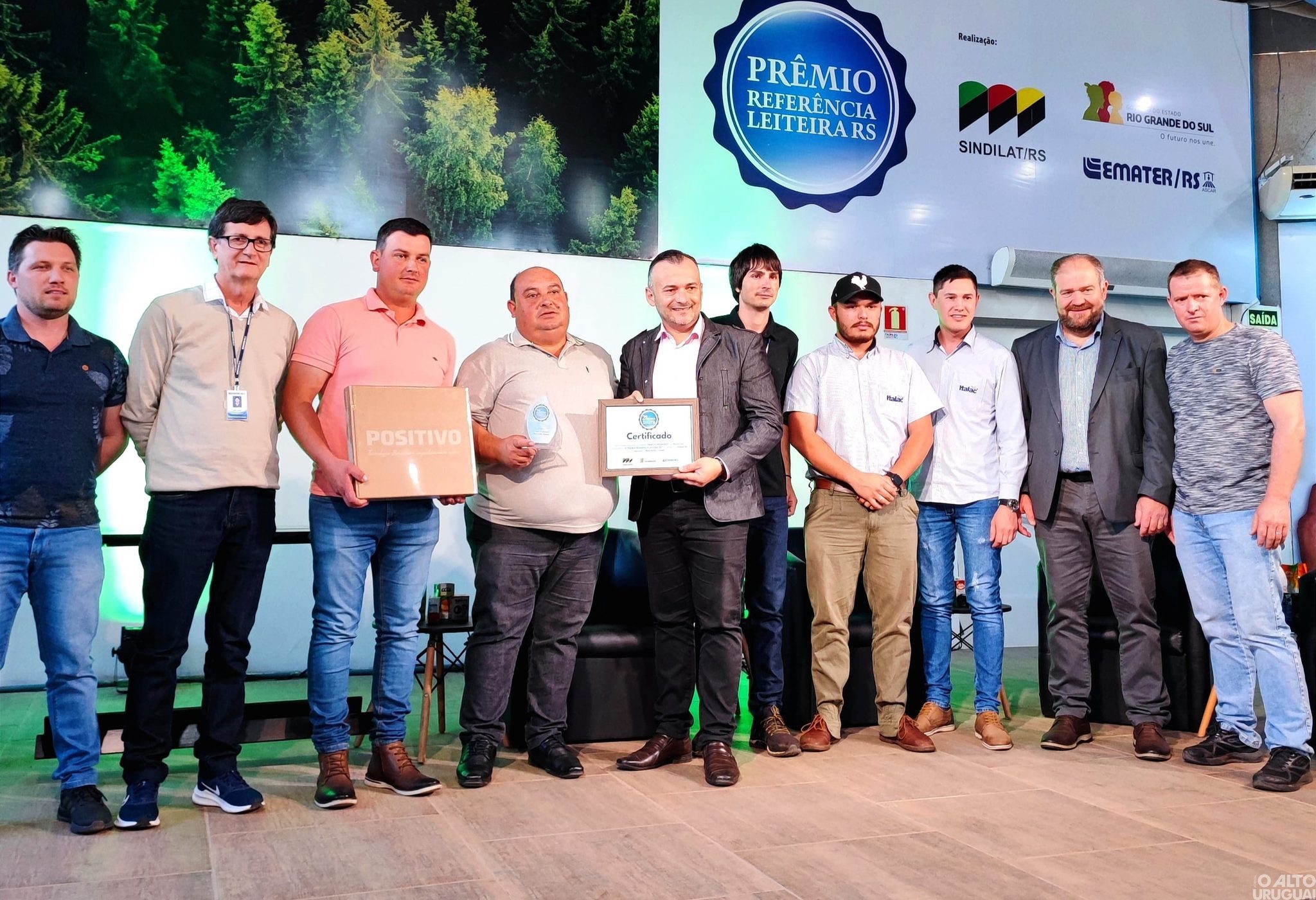 Palmitinhense recebe Prêmio Referência Leiteira durante a Expointer