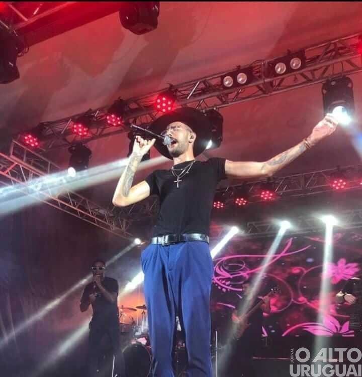 Sertanejo Luan Pereira reúne grande público em show em FW