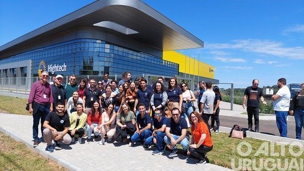 Alunos de cursos técnicos visitam empresas e instituições em Chapecó