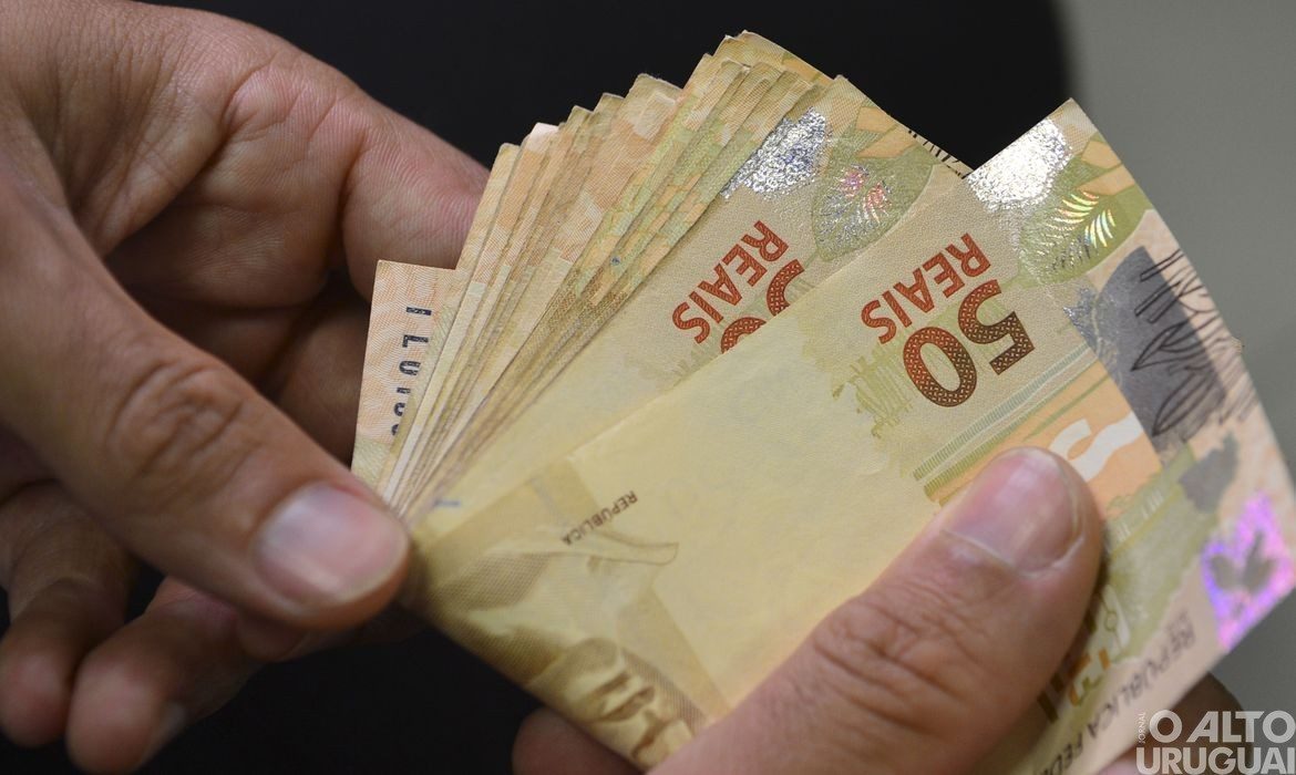 Congresso aprova Orçamento com salário mínimo de R$1.320