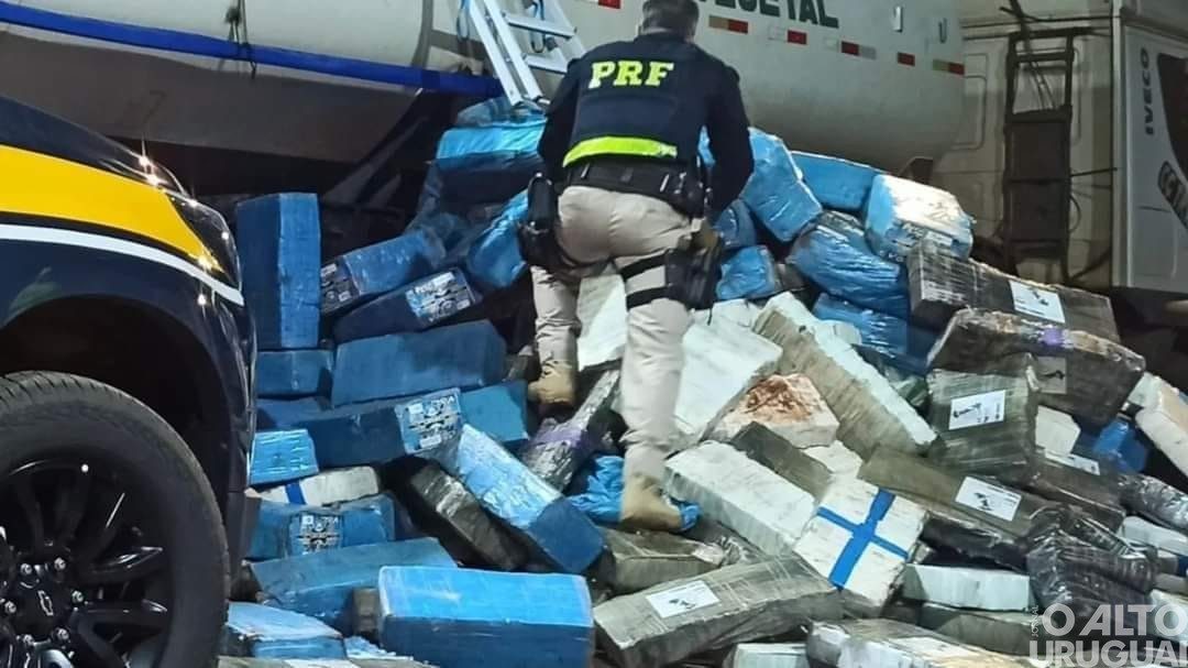 PRF apreende carga milionária de maconha dentro de carreta