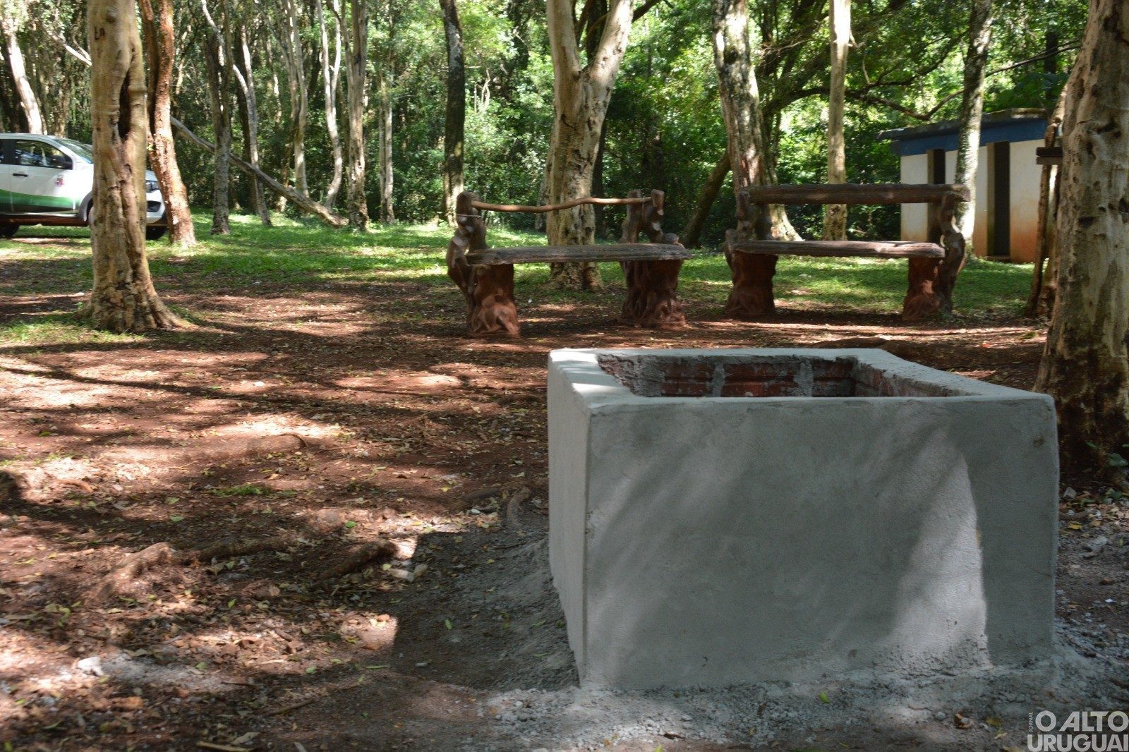 Secretaria de Obras de FW revitaliza churrasqueiras no Parque da Faguense