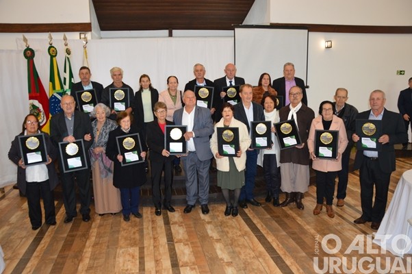 Câmara de Vereadores de Seberi homenageia pioneiros