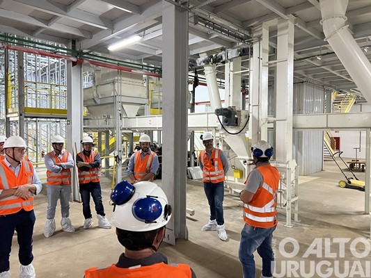 JBS apresenta a estrutura da fábrica de ração em Seberi