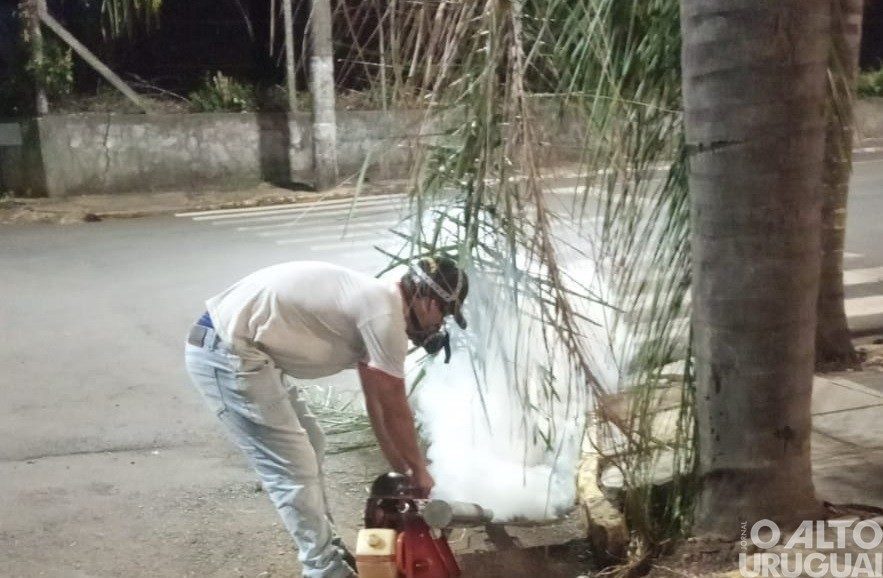Prefeitura realiza aplicação de fumacê em bairros de FW