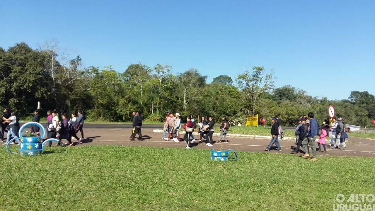 Indígenas bloqueiam trecho no Km 11