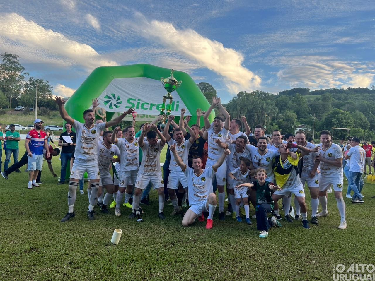 Pinhalense e União Cerrograndense são campeões da Taça Sicredi
